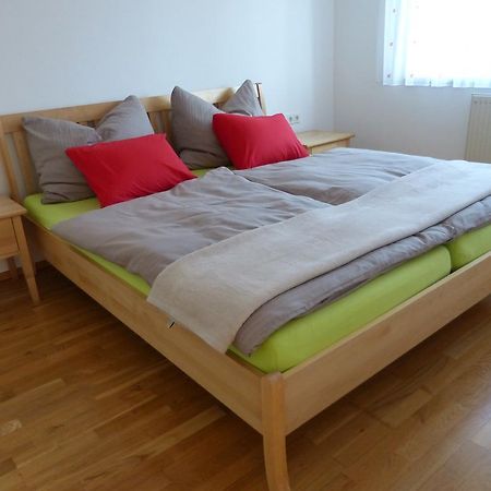 Ferienwohnung Kern Bodensdorf Pokoj fotografie